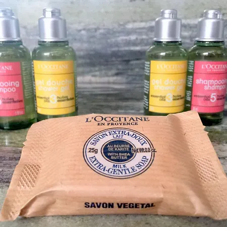 Boutique De La Place Des Vosges