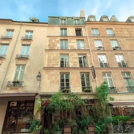 Boutique De La Place Des Vosges Paris