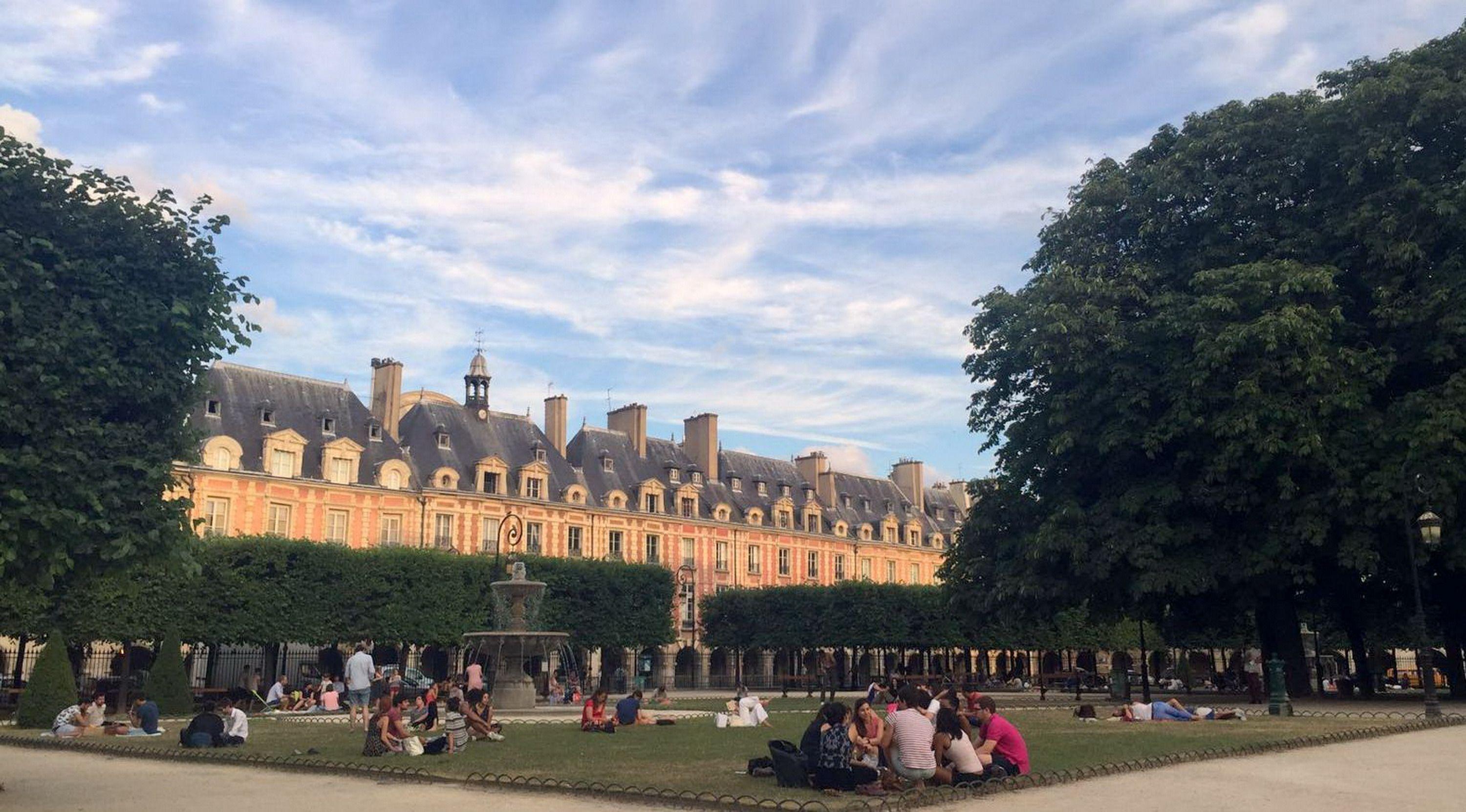 Boutique De La Place Des Vosges 3*