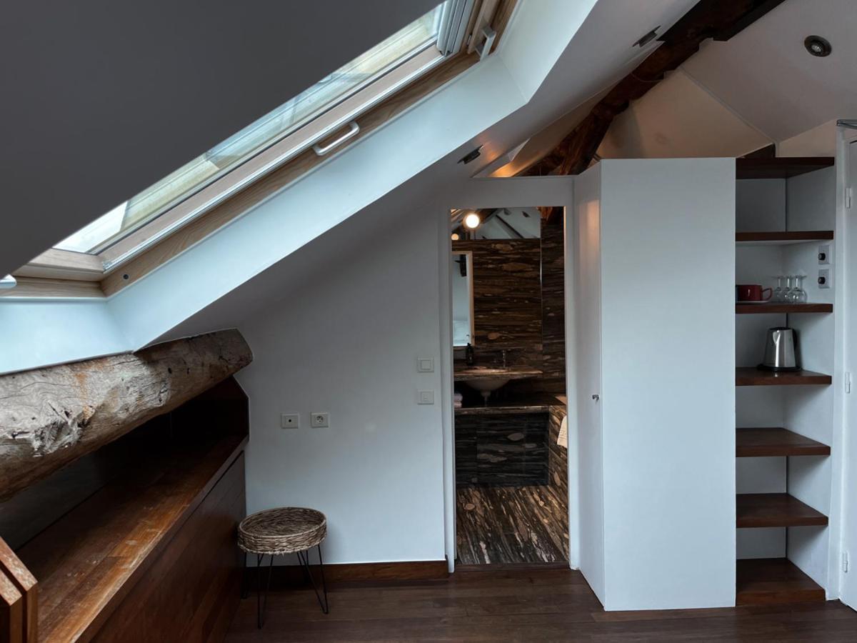 Boutique De La Place Des Vosges