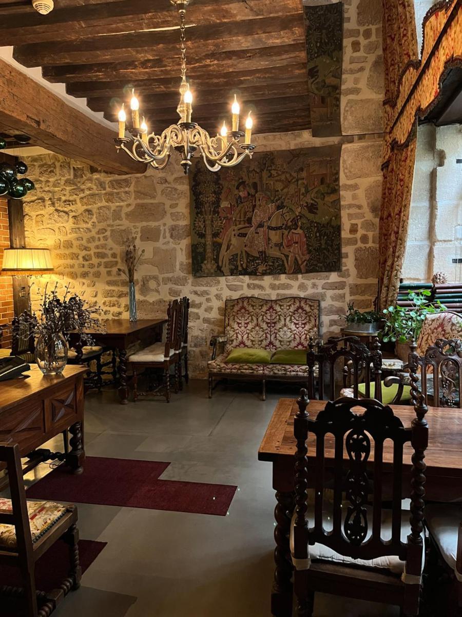Boutique De La Place Des Vosges