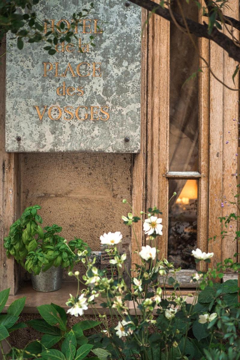 Boutique De La Place Des Vosges