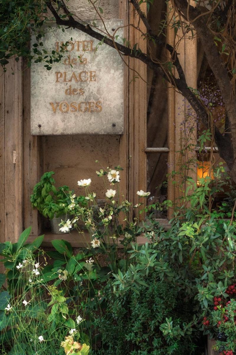 Boutique De La Place Des Vosges