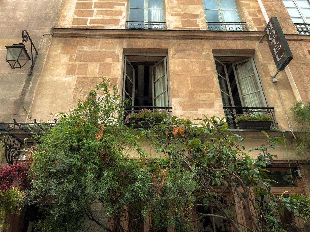 Boutique De La Place Des Vosges 3*