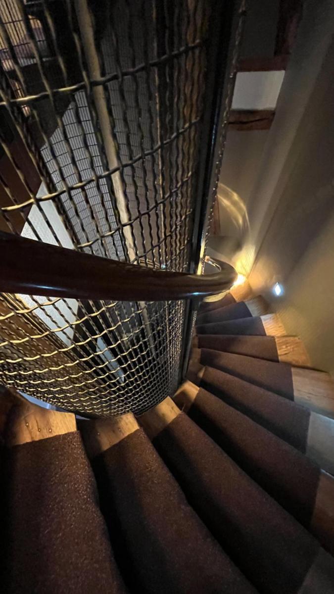 Boutique De La Place Des Vosges Paris