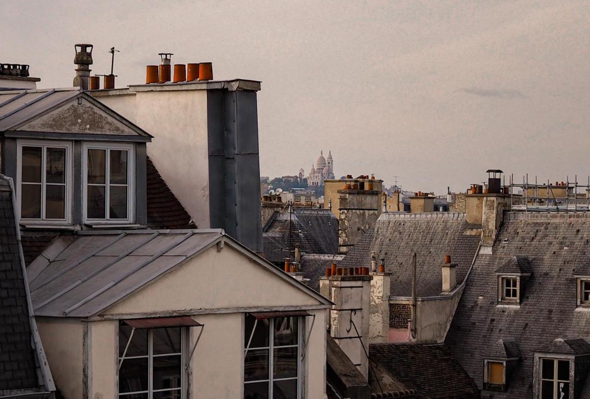 Boutique De La Place Des Vosges