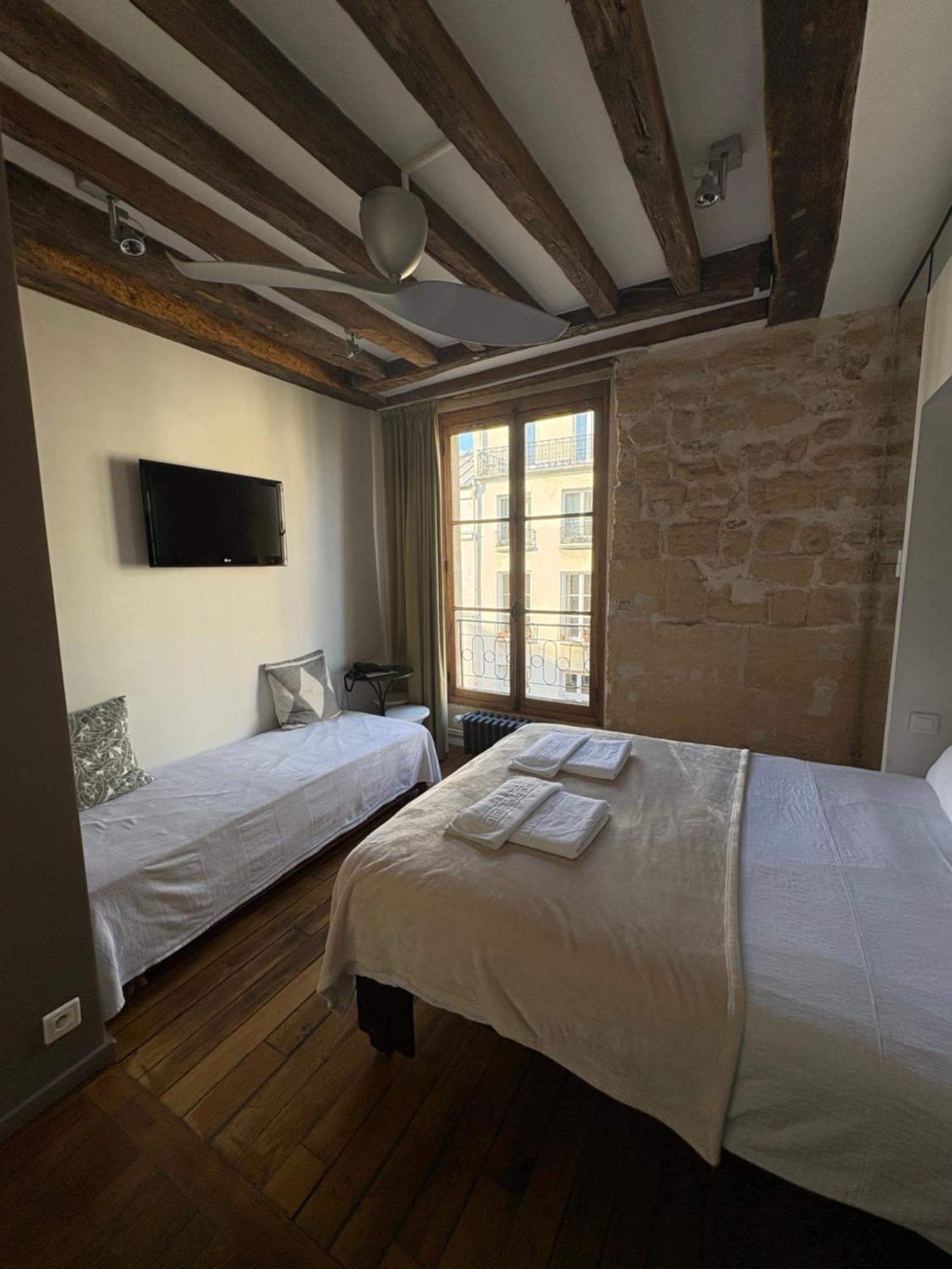 Boutique De La Place Des Vosges 3* Paris