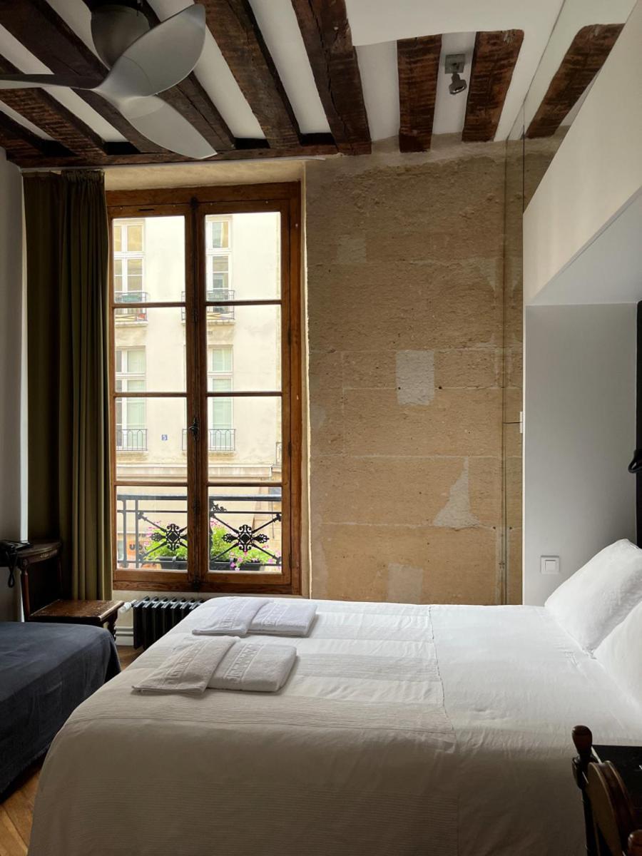 Boutique De La Place Des Vosges 3*