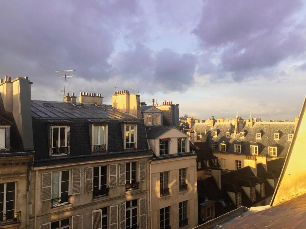Boutique De La Place Des Vosges